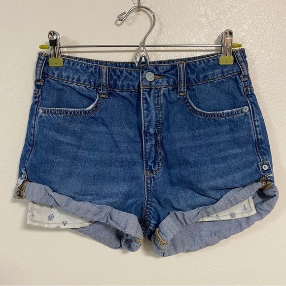 PILCRO Shorts Women’s Size 25 Blue denim Mid Rise Short Shorts - Picture 1 of 14